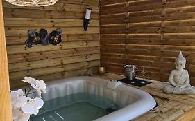 Chalet Avec Jacuzzi